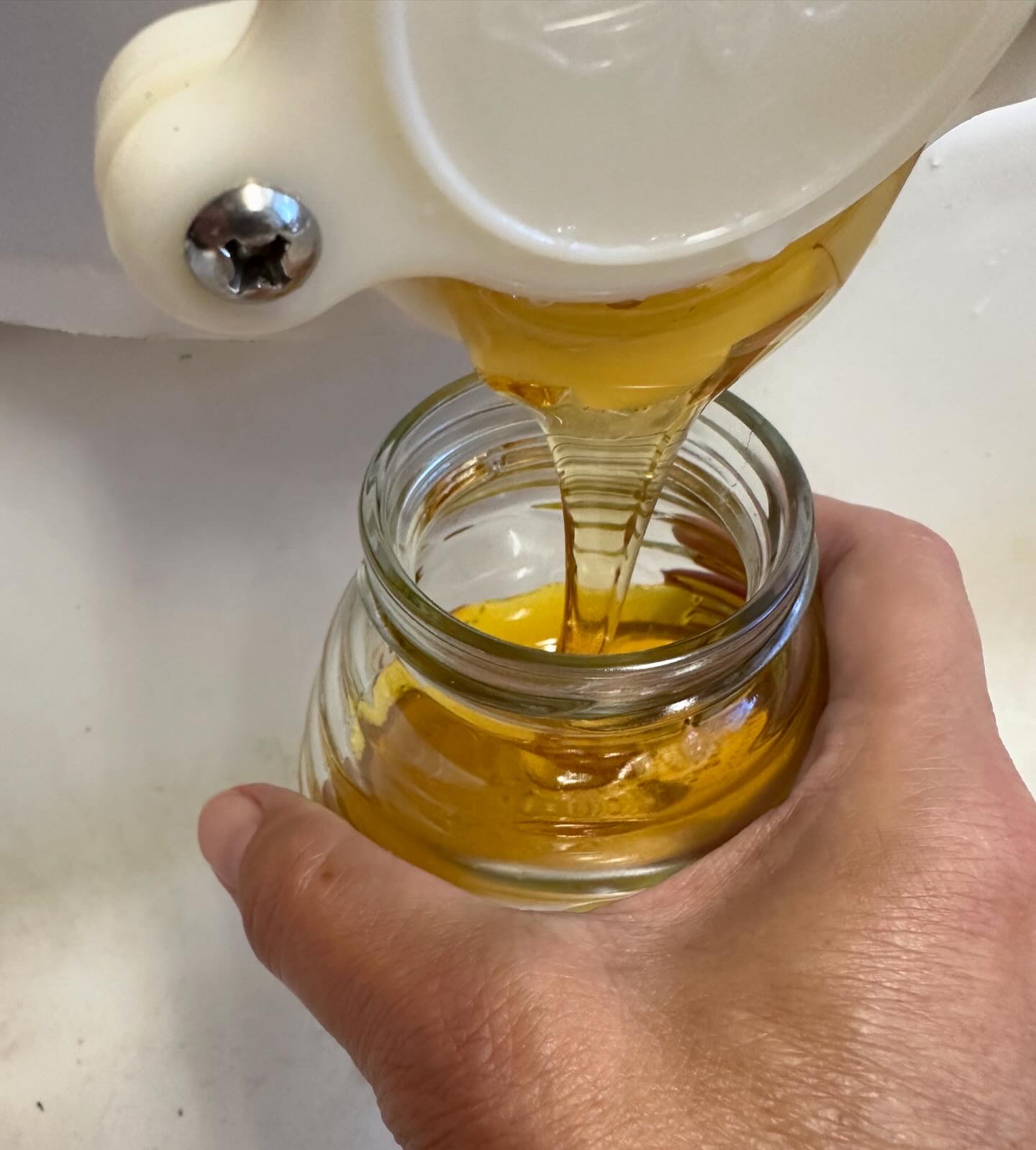 Raw honey extraction